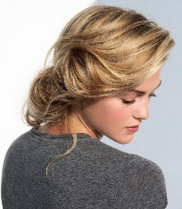 Небрежный низкий пучок на длинные волосы