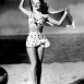 Актриса Ава Гарднер в раздельном купальнике, 1940-е годы