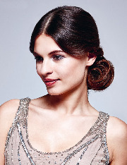 Низкий пучок на длинные волосы