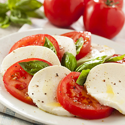 Салат с моцареллой - три быстрых рецепта