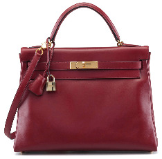 Изящная сумочка трапециевидной формы выпускается с одной ручкой и может быть дополнена плечевым ремнем. Каждый экземпляр имеет серийный номер и логотип фирмы, зарегистрированные в компании Hermes. Замочек и ключи сумки пронумерованы. На внутренних деталях ставится клеймо мастера-изготовителя. 