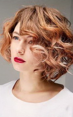 Слегка растрёпанные локоны-пружинки 