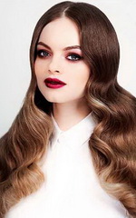 Прямой пробор и аккуратные «голливудские» волны 