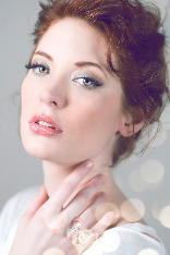 Дымчатый макияж глаз - идеальный вариант для вечернего выхода.