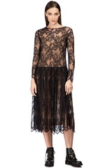 Кружевное платье и ботинки Кружевное платье и ботинки