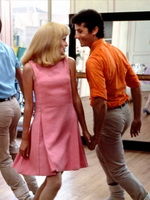 Платья в стиле 60-х Катрин Денев и Франсуаза Дорлиак фильм Девушки из Рошфора, 1967 год