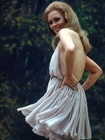 Мини-платье с американской проймой Фэй Данауэй фильм Афера Томаса Крауна, 1968 год