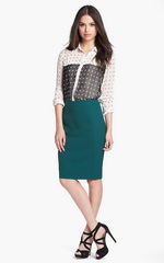 Юбка-карандаш яркого насыщенного цвета