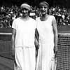 Английская теннисистка Кэтлин Маккейн Годфри и Сюзанн Ленглен, 1925 г.