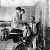 В тренажерном зале на борту лайнера «Герцогиня Бедфорская», 1931 г.