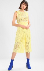 Тренд весна-лето 2018. Кружевной костюм Benetton Тренд весна-лето 2018. Кружевной костюм Benetton