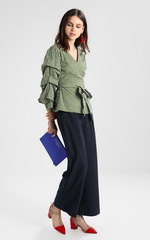 Тренд весна-лето 2018. Блузка с оборками Vila Тренд весна-лето 2018. Блузка с оборками Vila